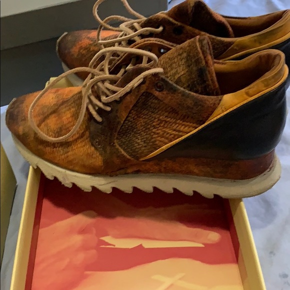 Shoes - Picture 2 of 3